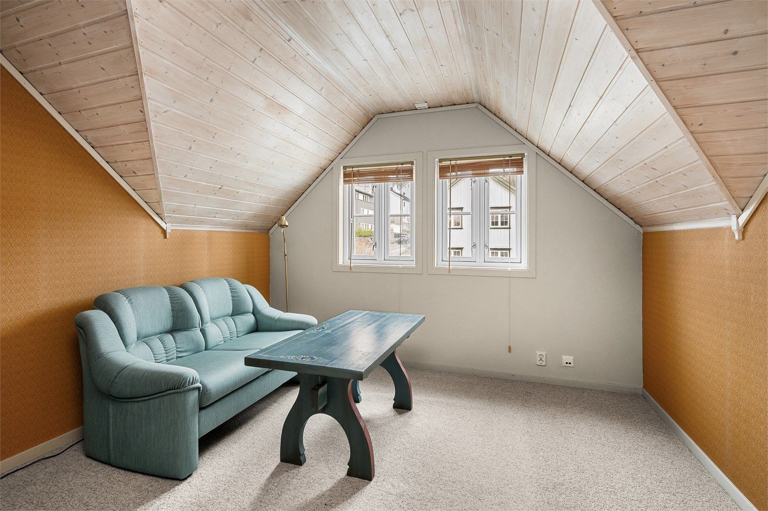 Dette er et fleksibelt rom som kan benyttes som loftstue, tv-stue, lesekrok eller et ekstra oppholdsrom etter familiens behov.