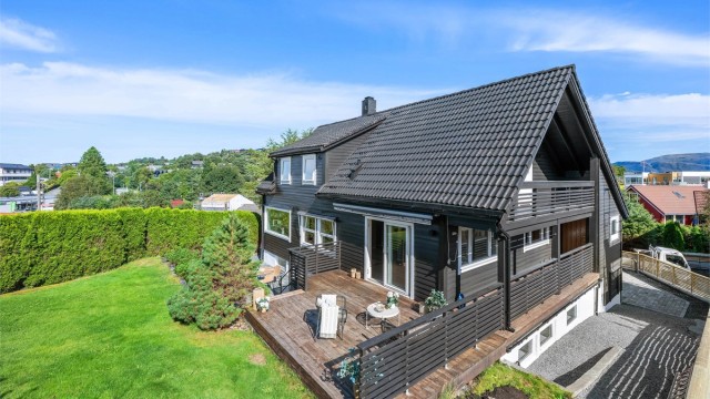 Velkommet til Holtastølen 14 C - En fantastisk familiebolig presentert av Fredrik Stuhr i Krogsveen Bergen sentrum.
Foto: Mats Lie