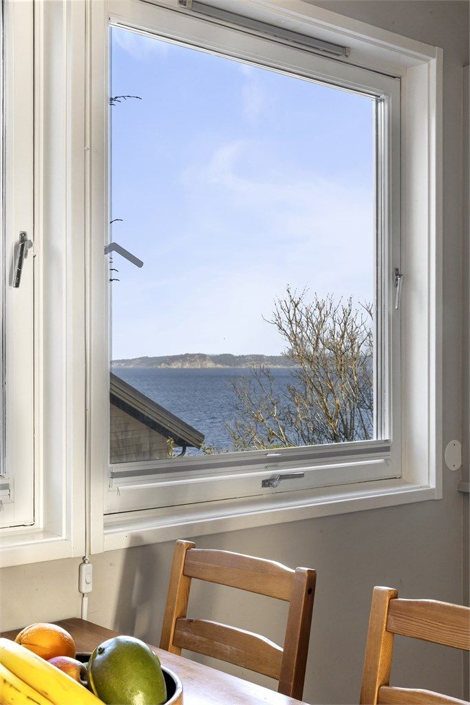 Utsikt fra kjøkkenet.