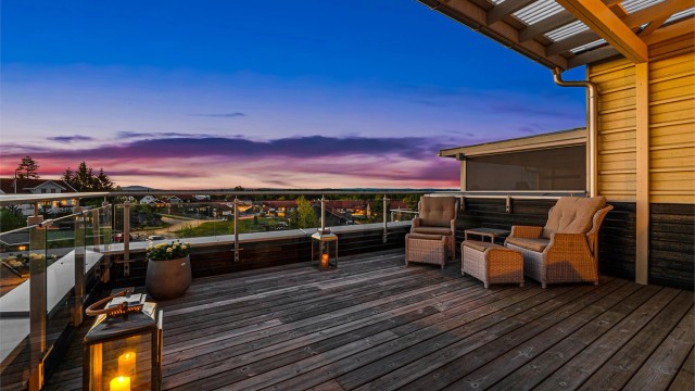 Velkommen til Skogmokroken 14! Moderne og spennende enebolig i kjede oppført i 2016. Foto: Flytende Film AS (Øyvind Borgersen)