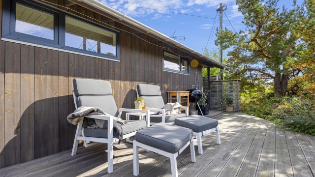 Ny kledning, etterisolert og nye vinduer bl.a.