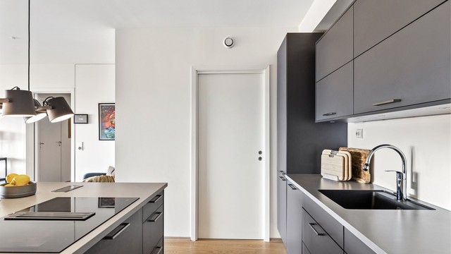 Fra kjøkkenet er det tilgang til en praktisk innvendig bod.