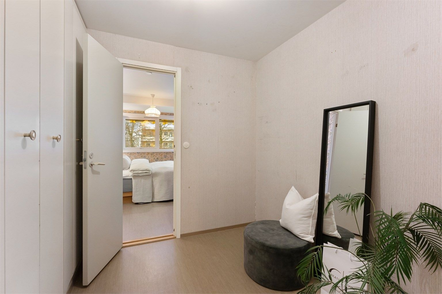 Eget garderoberom i tilknytning til hovedsoverommet