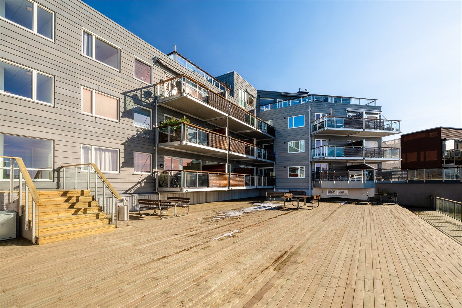 Felles takterrasse i 5.etg. Her er det planer om å kjøpe inn sittegrupper og beplantninger til glede for beboerne i borettslaget.