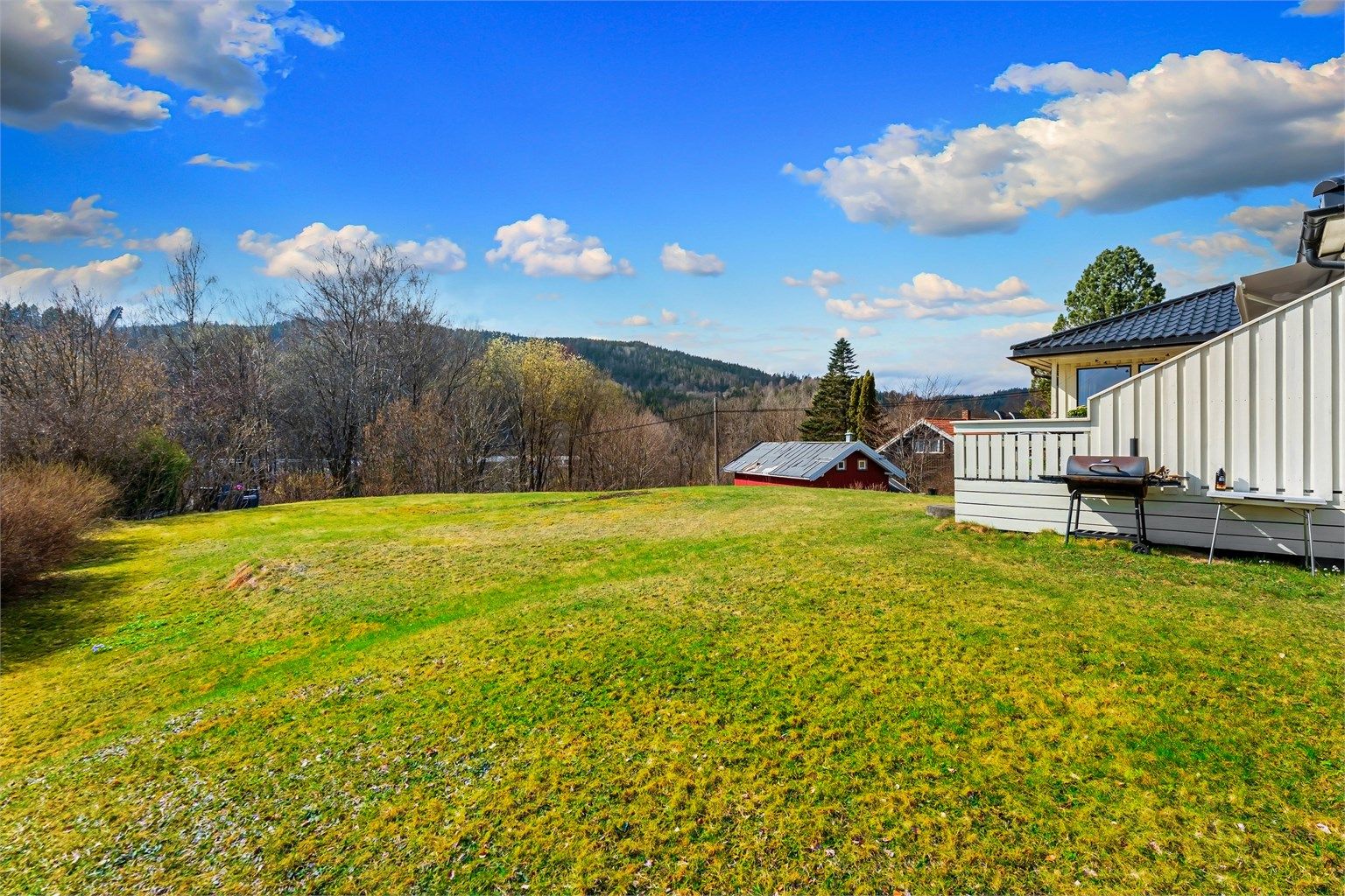 Flott beliggende familiebolig på 1,6 mål tomt