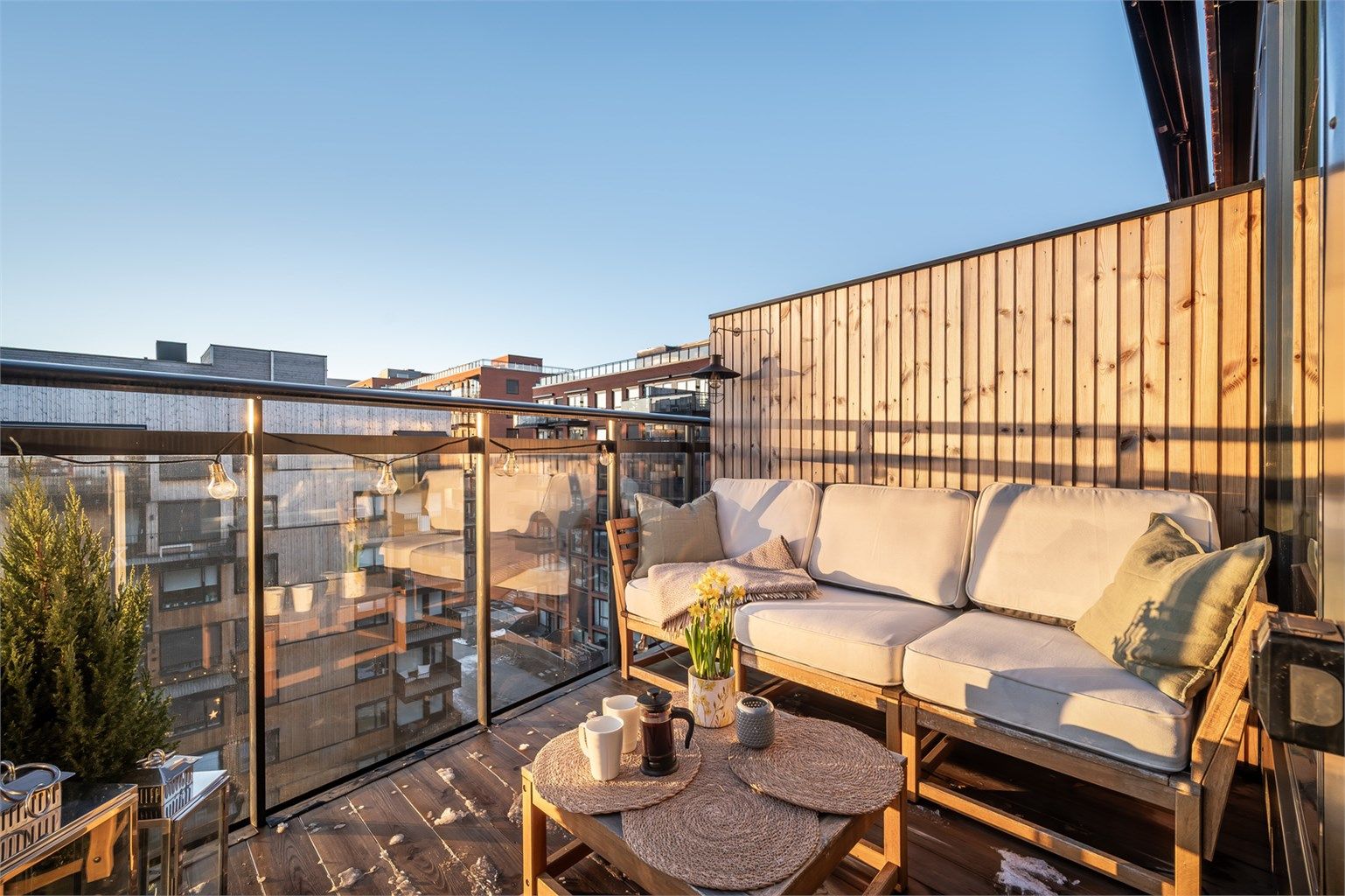 Sindre Nyhus v/Krogsveen viser denne 2-roms toppleiligheten i Løren Botaniske!