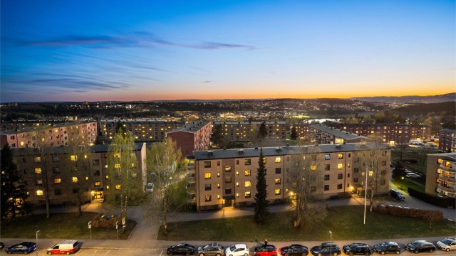 Nærområdet byr på en rolig og trygg atmosfære, også på kveldstid.