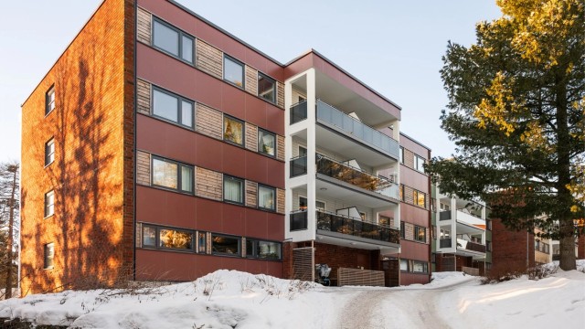 Det medfølger garasjeplass hvor det er klargjort for installasjon av elbillader.