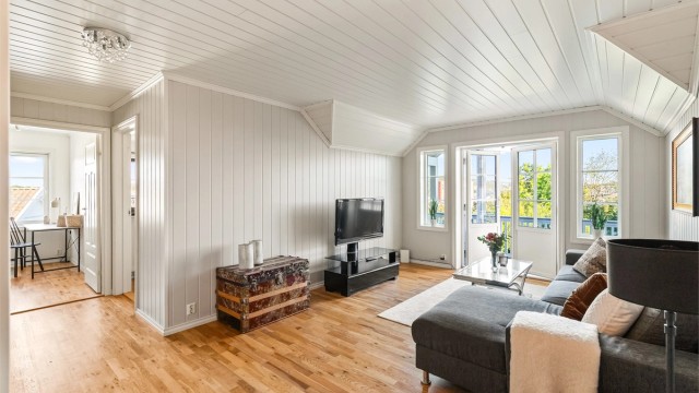 Praktisk stue i boligens 2. etasje.