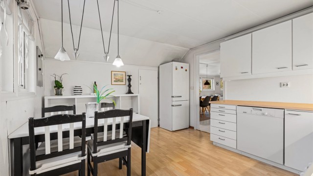 Plass til spisebord på kjøkkenet.