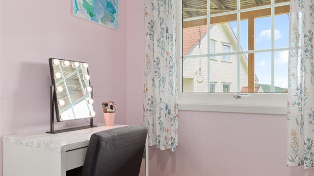 Det er også plass til skrivepult på soverom 2