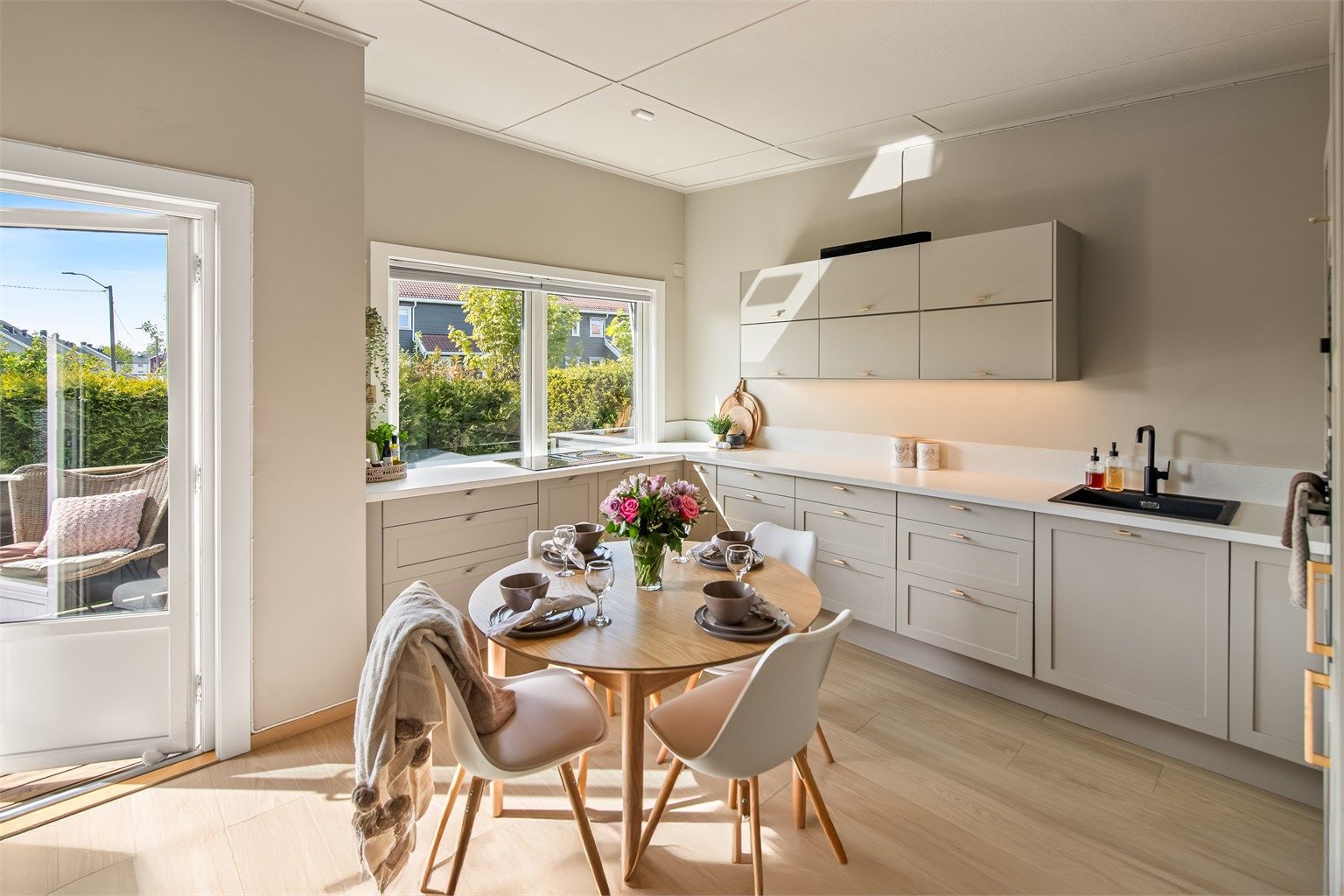 Smakfullt kjøkken med delikate detaljer og fargevalg