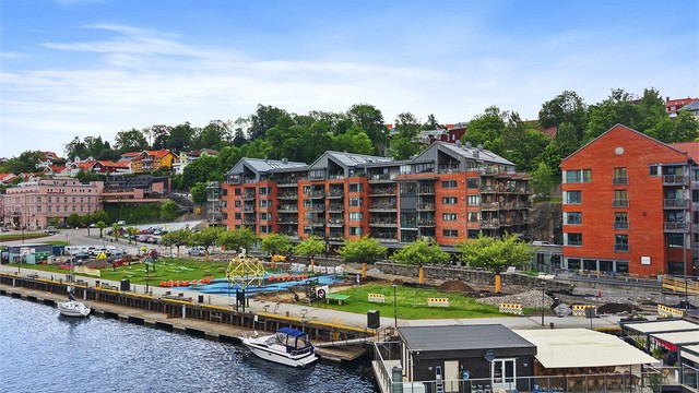 Området ute er foreløpig under utbygging og skal stå klar med ny brolagt gågate høsten 2026.