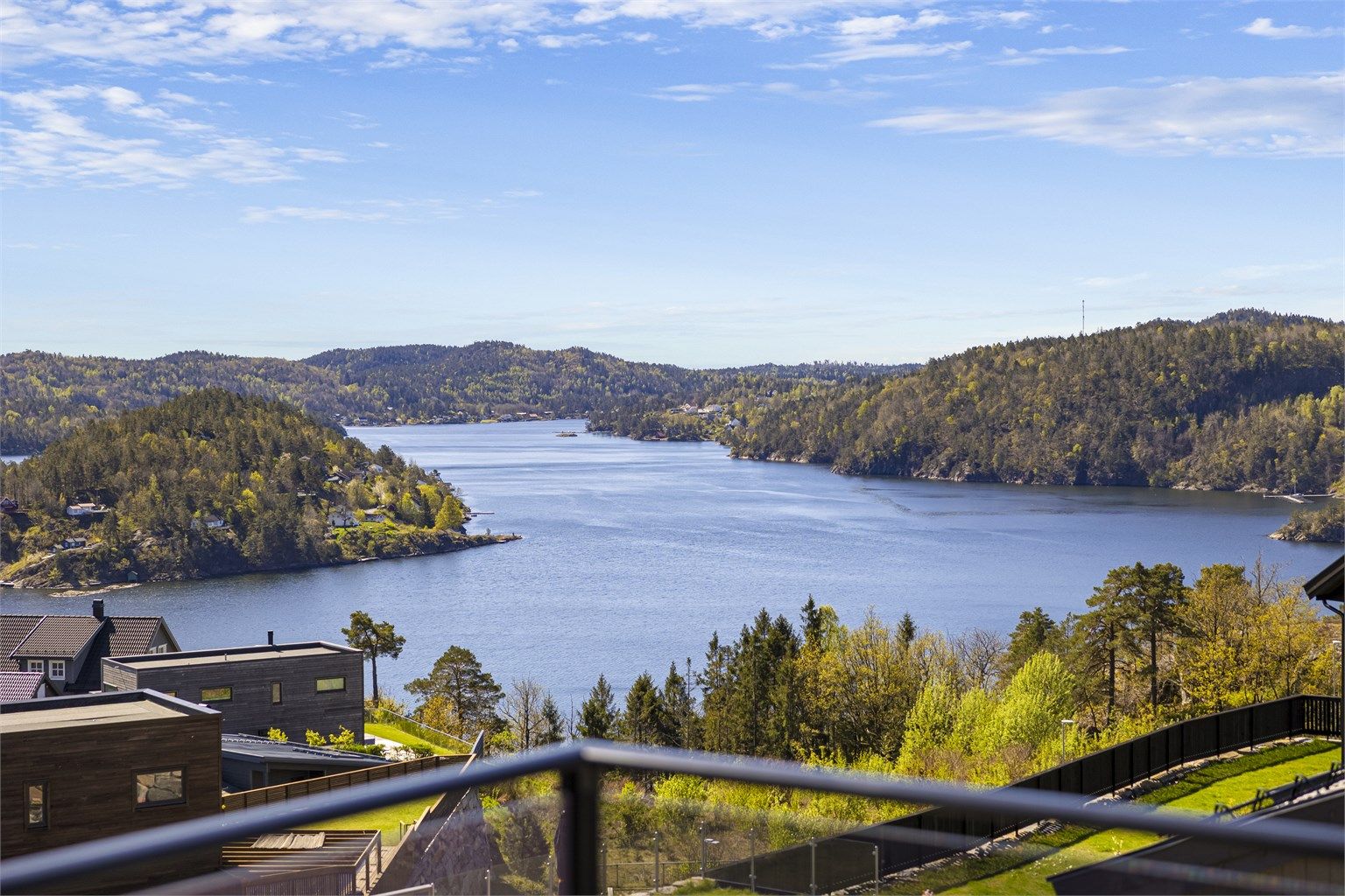 Sjekk utsikten! Her kan man se båtene tøffe forbi i fjorden.
