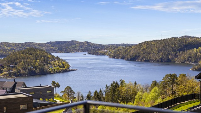 Sjekk utsikten! Her kan man se båtene tøffe forbi i fjorden.