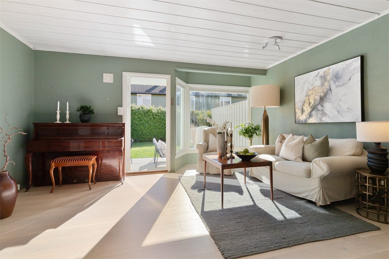 Den åpne løsningen gir fleksible møbleringsmuligheter og en god romfølelse.