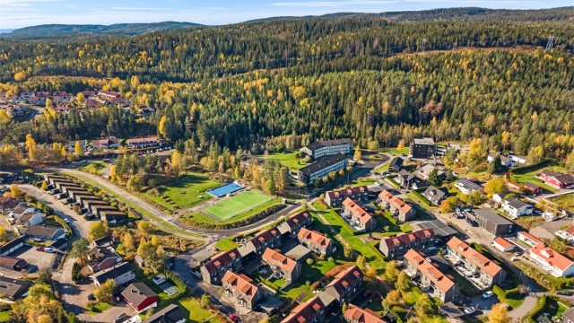 Flott beliggenhet på Hagan med umiddelbar nærhet til Lillomarka og Gjelleråsmarka.