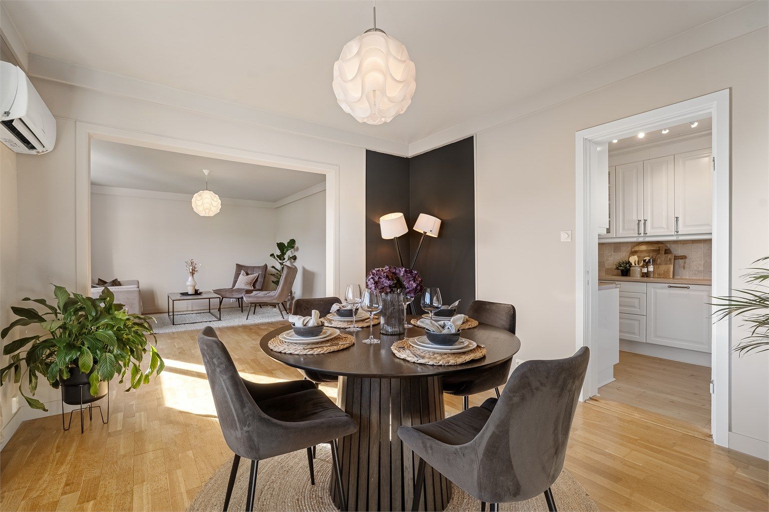 Velkommen til visning i Tors gate 37A – en lys og innbydende bolig med mye å by på.