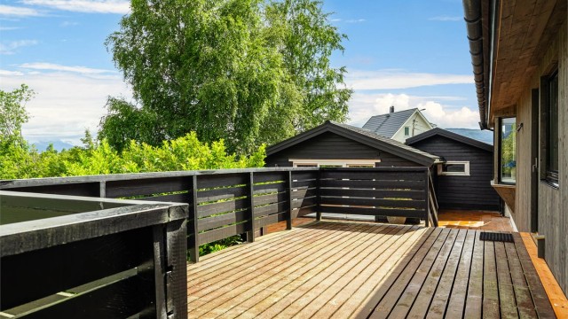 Uteområdene er fordelt på flere nivåer og soner.