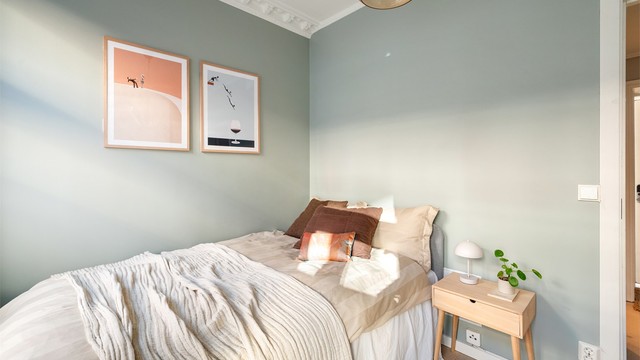 Rommet er malt i en behagelig og tidsriktig farge.