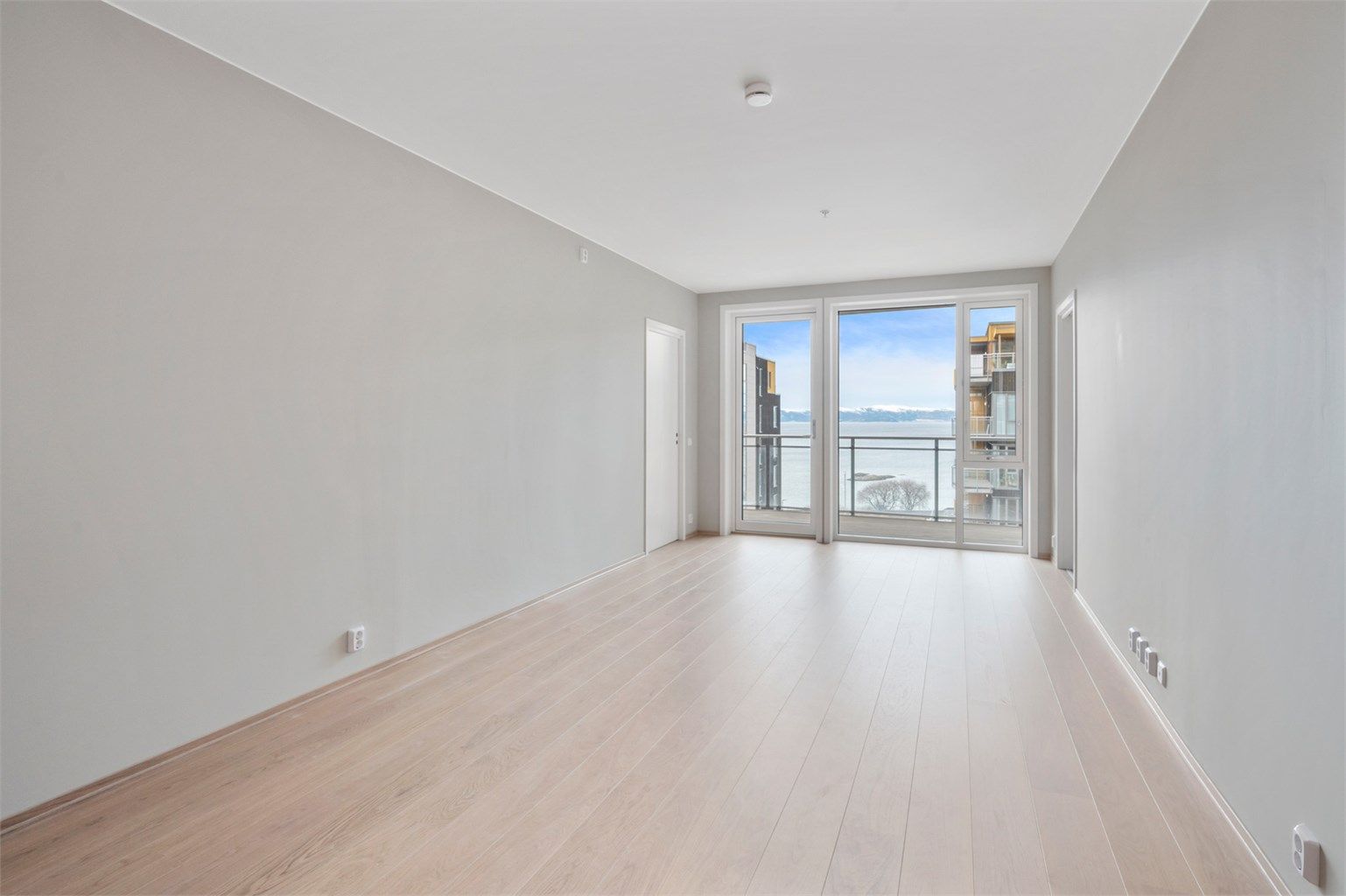 Fra stuen har man flott utsikt mot Trondheimsfjorden!