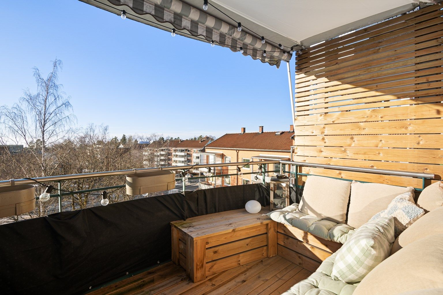 Velkommen til Glimmerveien 8 og denne flotte 3-roms leiligheten med fantastisk beliggenhet og utsikt - Presentert av Christoffer S. Akerjordet og Krogsveen