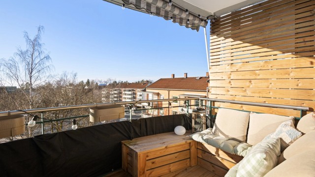 Velkommen til Glimmerveien 8 og denne flotte 3-roms leiligheten med fantastisk beliggenhet og utsikt - Presentert av Christoffer S. Akerjordet og Krogsveen