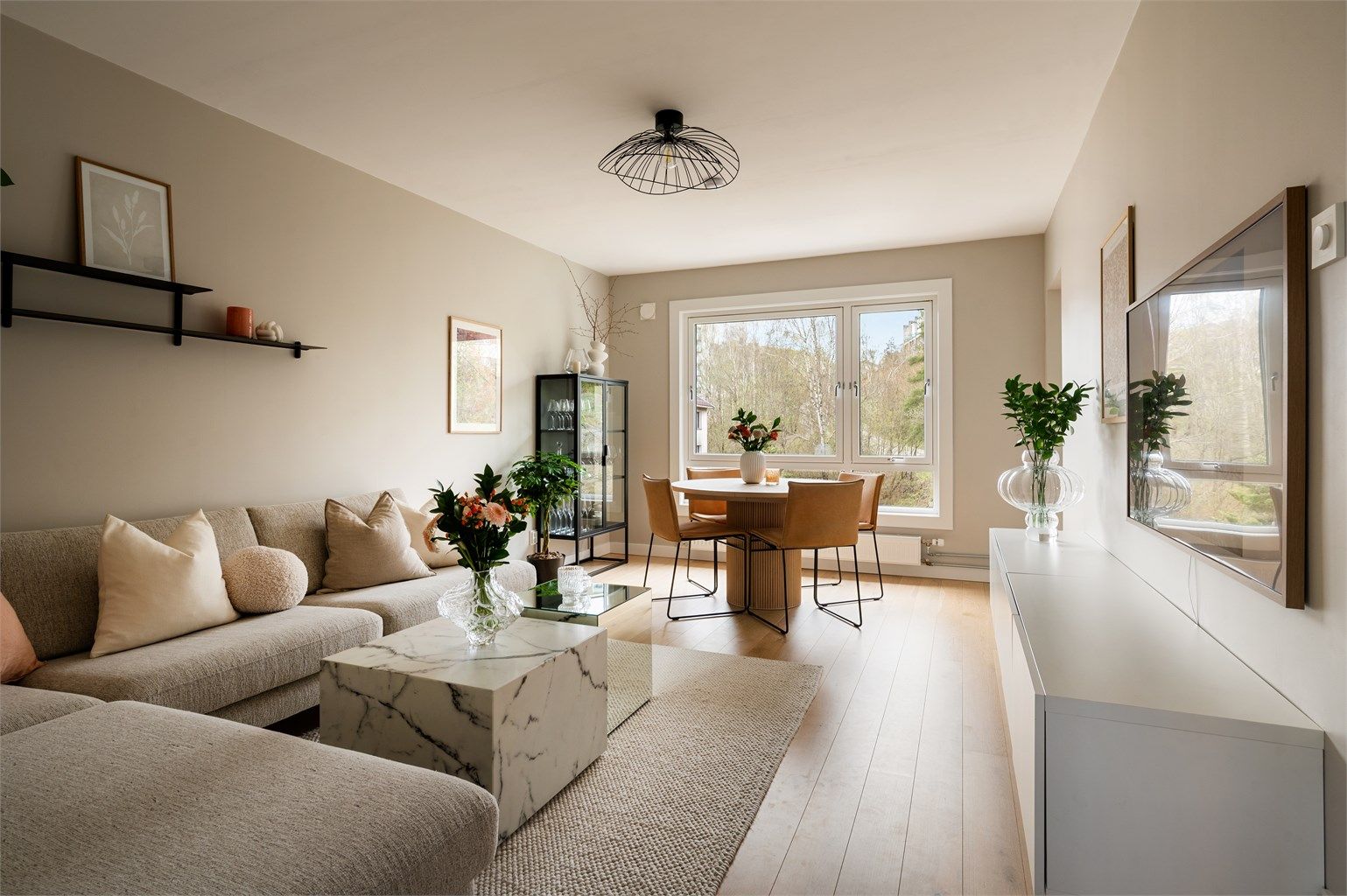 Velkommen til Frysjaveien 9B! Presentert av Halvor L. Heikkilä ved Krogsveen Majorstuen og Oslo Vest