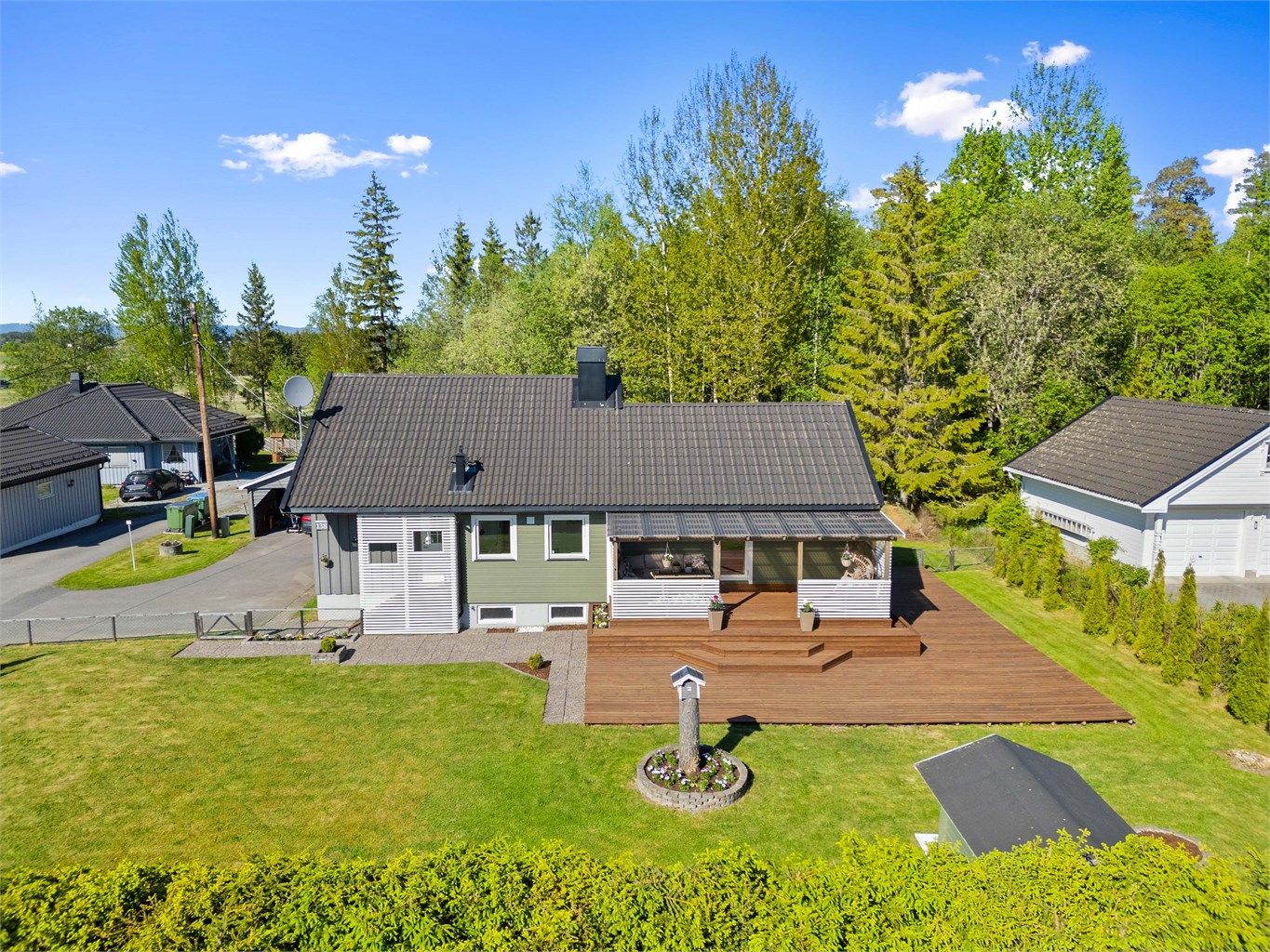 Pent opparbeidet tomt i solrike omgivelser, like utenfor Årnes sentrum. 