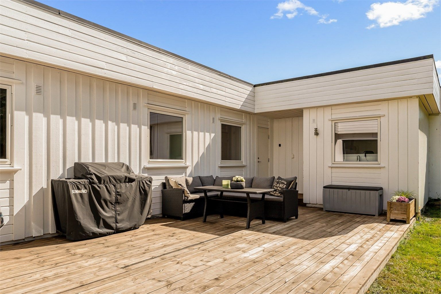 Fra stuen er det utgang til en stor terrasse på 37 m² med god plass til utemøbler.
Foto: [Fotograf eller fotofirma]