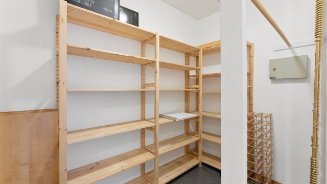 Rikelig med lagringsplass i to boder i leiligheten
