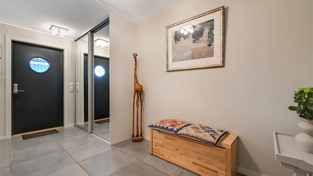 God plass i hallen gir en funksjonell og åpen velkomst.