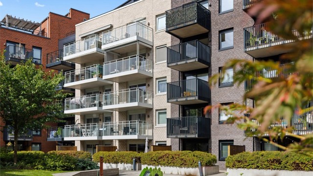 Leiligheten ligger i et moderne bygg fra 2019 med flotte fellesområder.