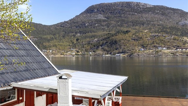 Et perfekt sted for sosiale sammenkomster ved sjøen.