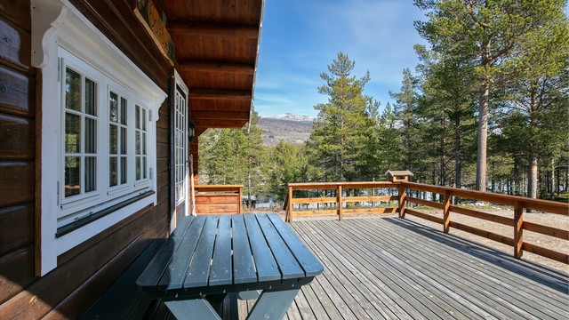 Nyt utsikten og stillheten fra en av de mange plassene på terrassen
