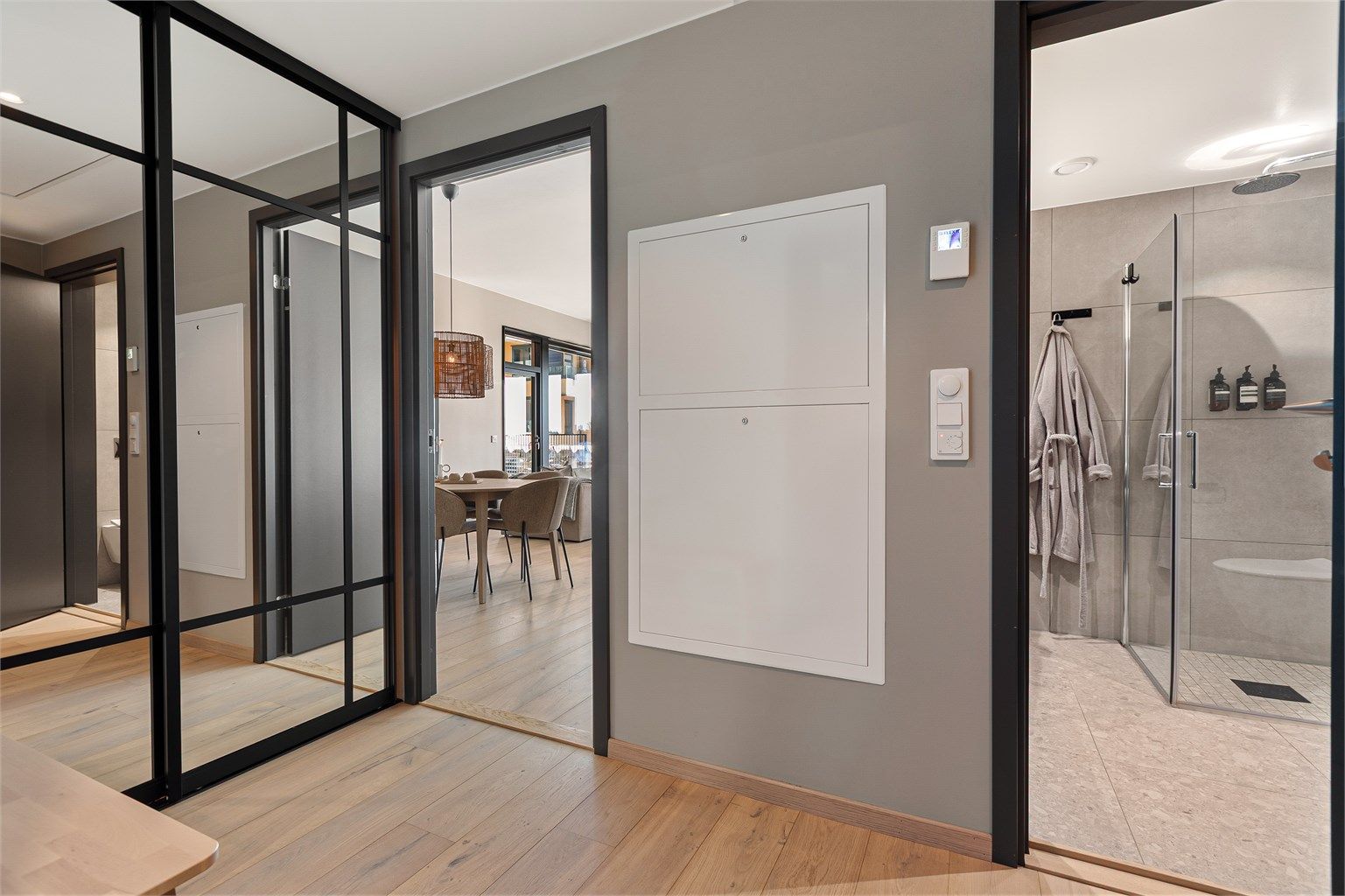 Entré med plass for å henge fra seg yttertøy og sko