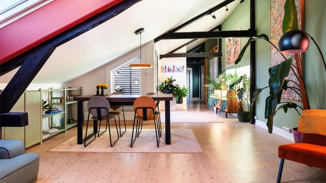 Leiligheten har en god planløsning, med den nydelige takterrassen som fungerer som en forlengelse av stuen på sommerhalvåret.