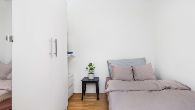 Leiligheten selges møblert med alt av inventar og løsøre som er der på visning.