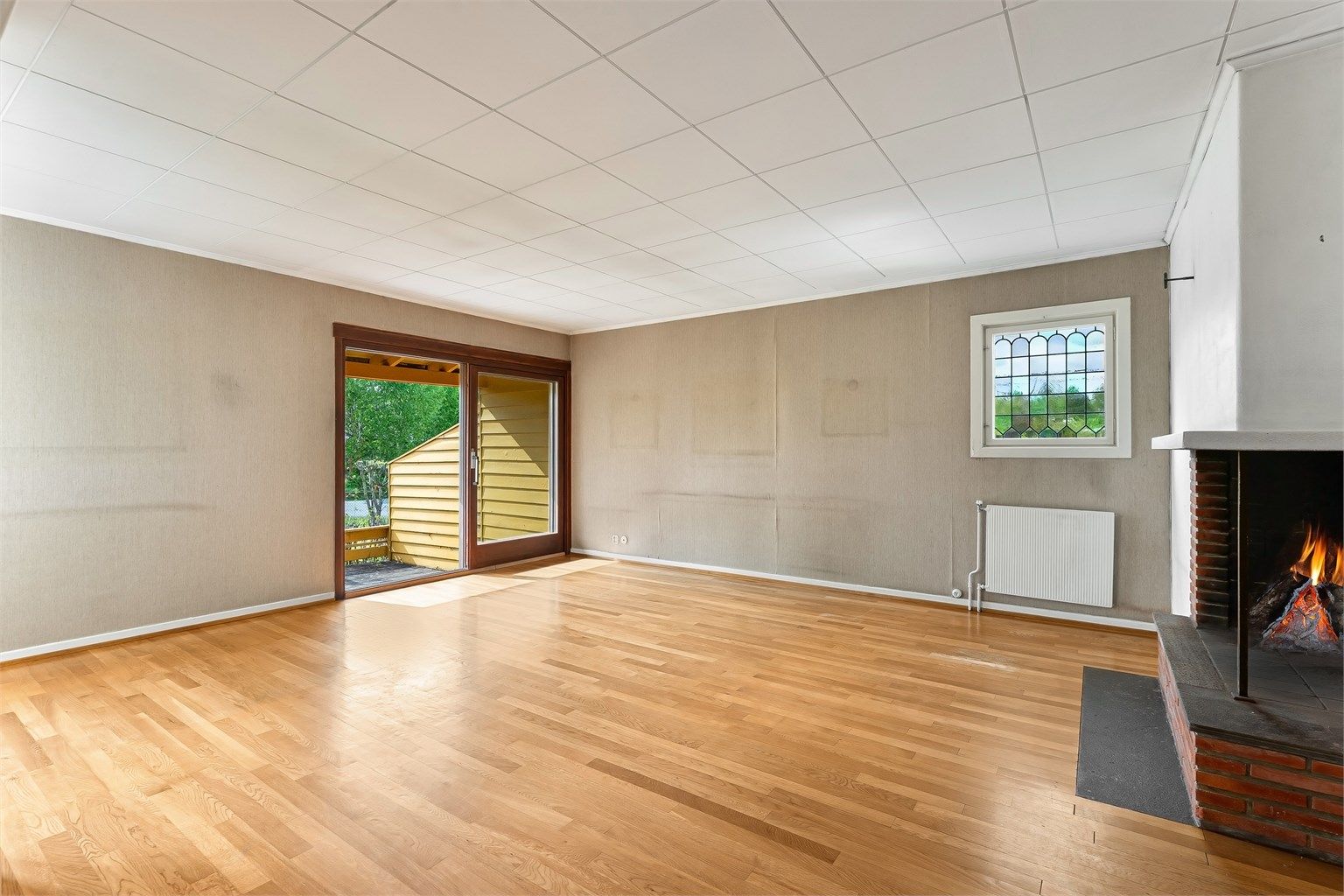 Fra hovedstaden er det utgang til terrasse og hage