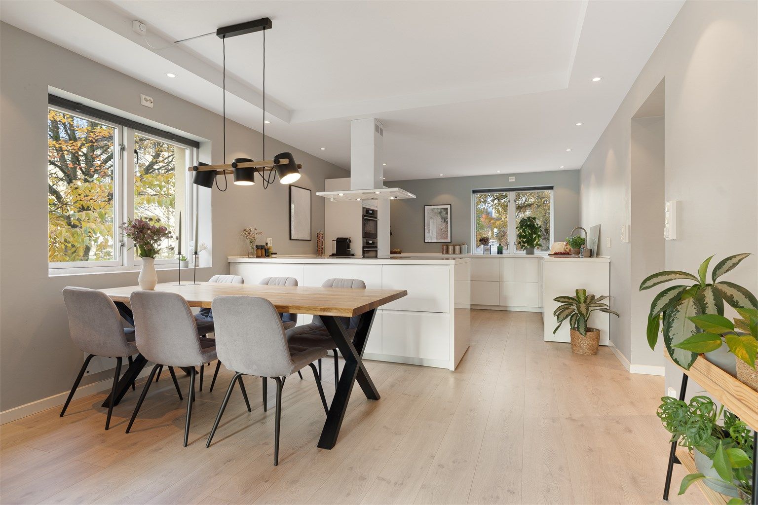 Velkommen til Birch-Reichenwalds gate 24 - presentert av Jan Robert Ottesen i Krogsveen