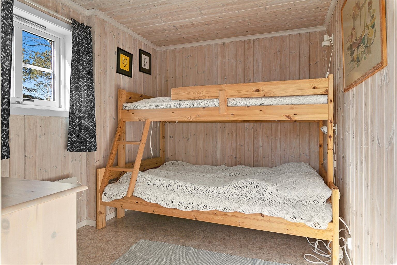 Soverom i tilbygget er begge utstyrt med familiekøye.