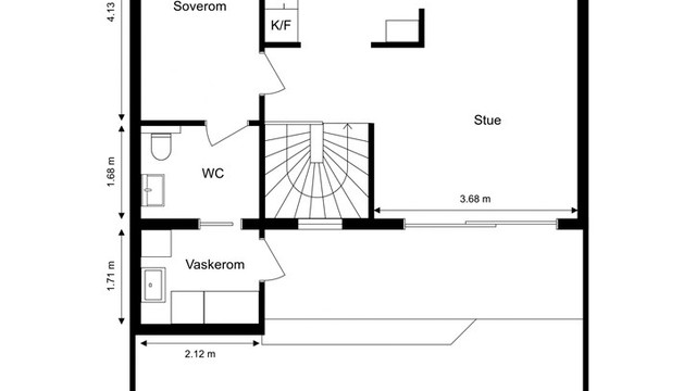 Toppetasjen rommer en åpen stue- og kjøkkenløsning, et soverom samt vaskerom/toalettrom (opprinnelig bodrom som ikke er omsøkt) med utgang til en terrasse på 32 m² over to plan.