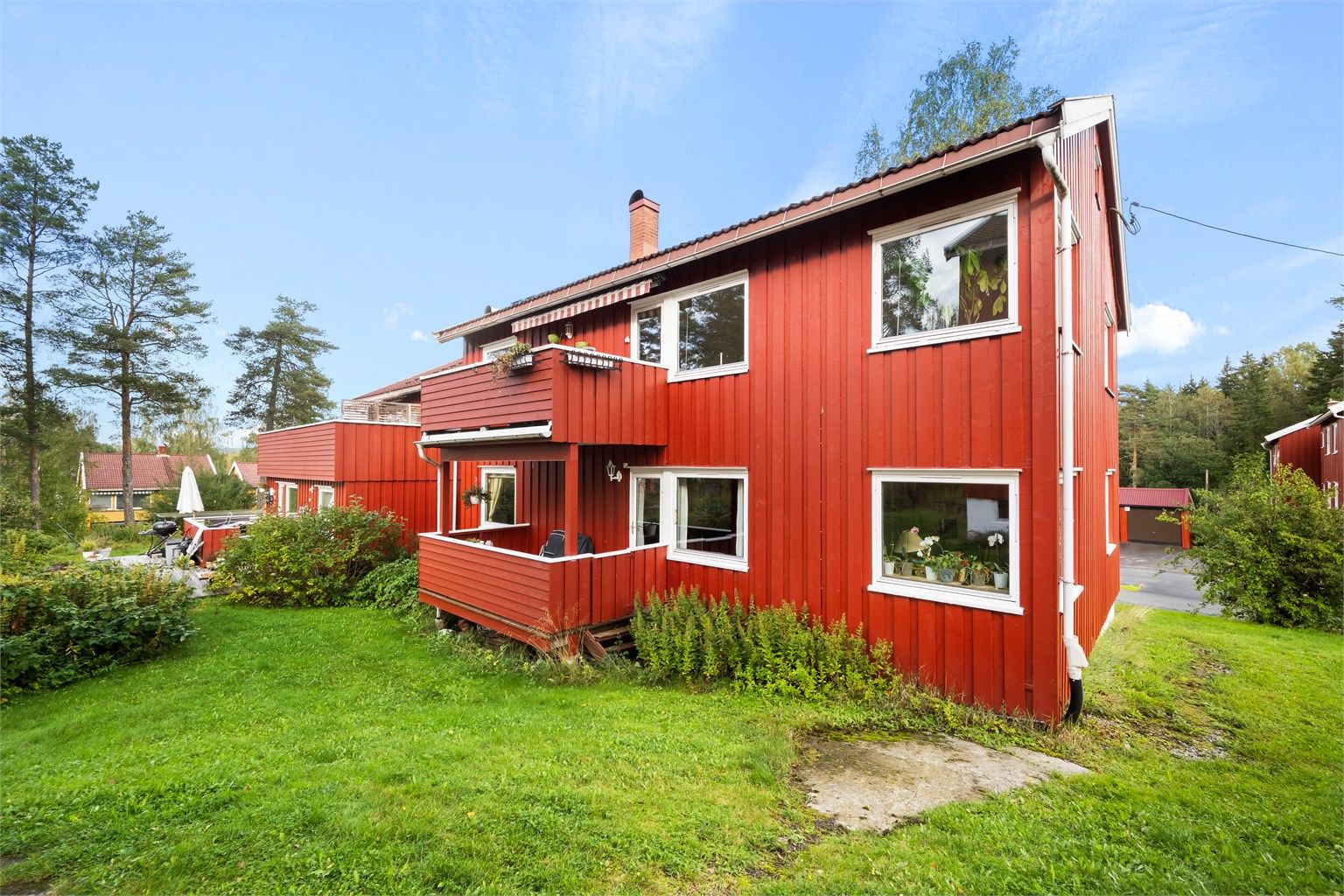 Velkommen til utbygget 2. etasje + loft i Nøklesvingen 51 i populære Nøklevann borettslag!