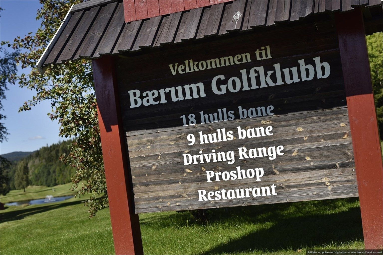For den golfinteresserte er det kort til golfbanen
