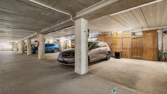 Det er også en praktisk bod på innsiden av garasjeplassen