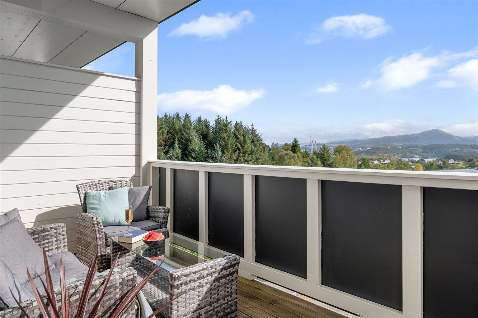 - En flott leilighet i bygg fra 2016 med vidstrakt utsikt -