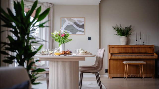 Leiligheten har en funksjonell og familievennlig planløsning, balkong og medfølgende garasjeplass. Foto: Chris Borowiak.