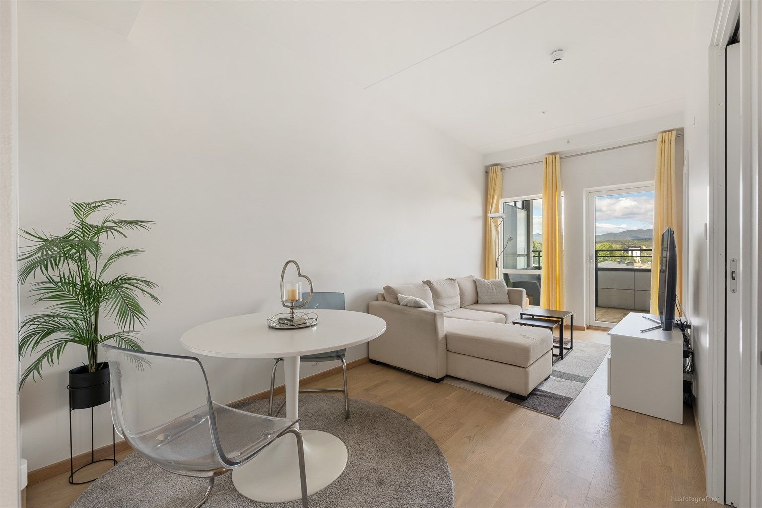 Velkommen til Kirkeveien 38. Presentert av Eirik Lundbekk ved Eiendomsmegler Krogsveen. Foto: Haiman Askari/Knipzet AS