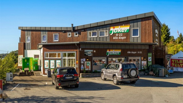 Dagligvarehandelen kan enkelt gjøres på den lokale Joker-butikken.