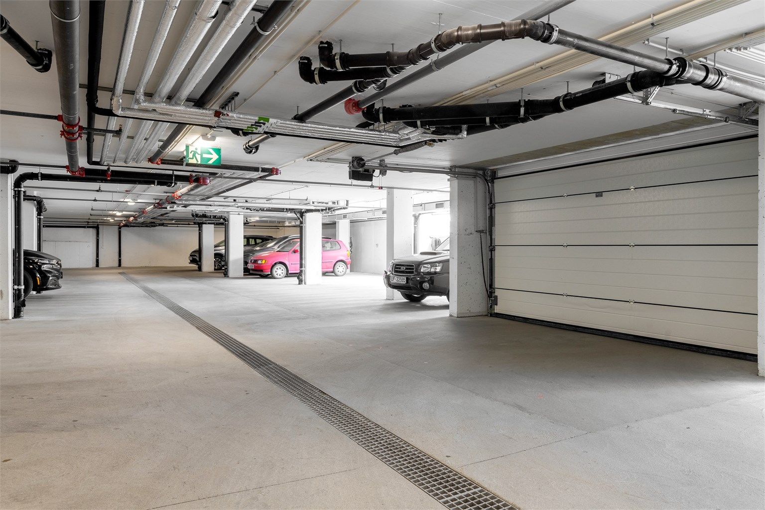 1 garasjeplass i felles garasjeanlegg med port og portåpner